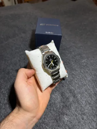 Reloj Casio Edifice de acero con dial negro