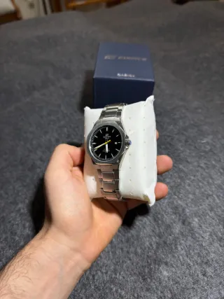 Reloj Casio Edifice de acero con dial negro