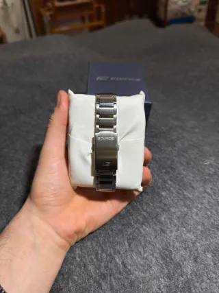 Reloj Casio Edifice de acero con dial negro