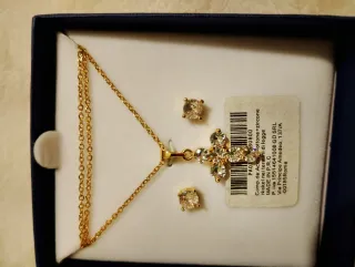 Orecchini e crocetta