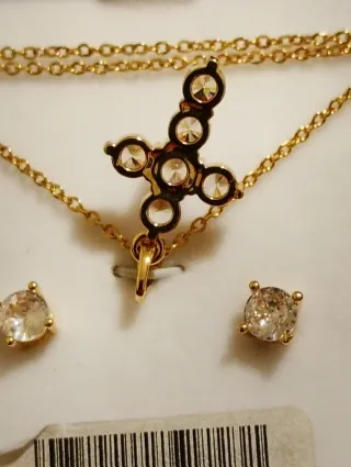 Orecchini e crocetta