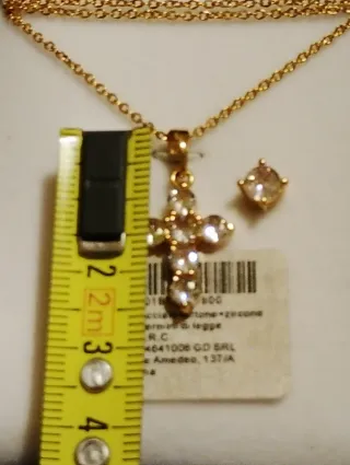 Orecchini e crocetta