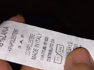 Chaquetón naranja y bufanda multicolor