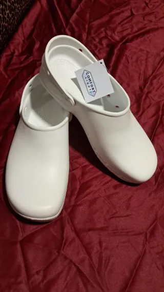 Zuecos Comfort Light Blancos.Feliz caminar