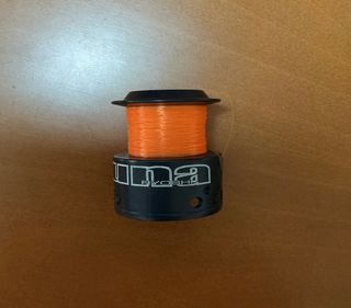 Carrete Pesca Spinning Yokozuna con Hilo Naranja