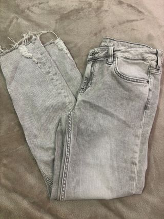 Pantalón Zara Gris Roto Talla 40