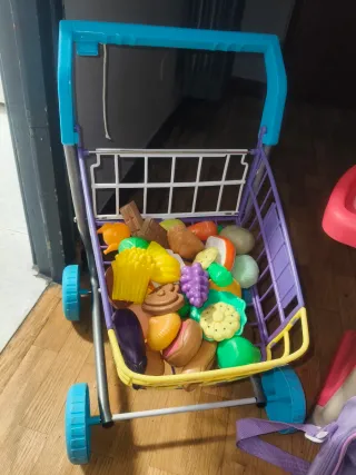 Cocinita de juguete con accesorios