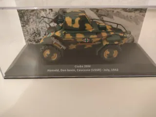 Tanque Csaba 39M WWII 1:43 con vitrina – Coleccion