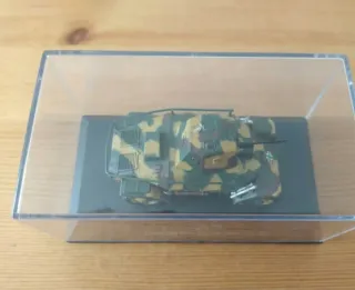 Tanque Csaba 39M WWII 1:43 con vitrina – Coleccion