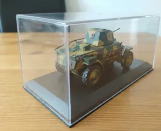 Tanque Csaba 39M WWII 1:43 con vitrina – Coleccion