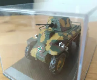 Tanque Csaba 39M WWII 1:43 con vitrina – Coleccion