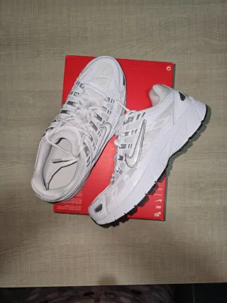 Zapatillas Nike P-6000 Blancas y Plateadas