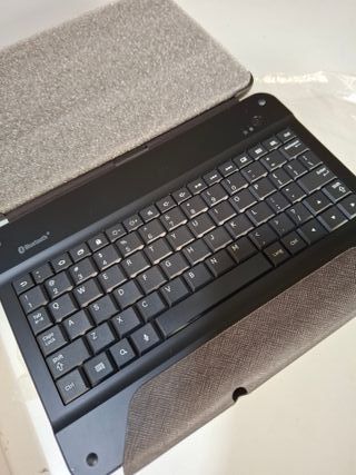 Teclado Bluetooth Samsung Galaxy Tab 8.9 + Caixa