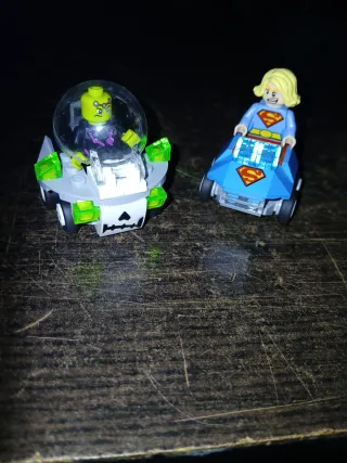 Lego Supergirl y Alien