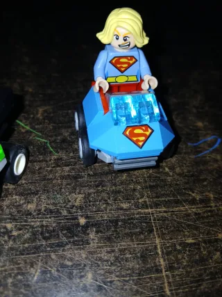 Lego Supergirl y Alien