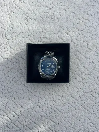 Reloj Seiko MOD de acero con dial azul marino