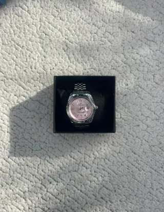 Reloj Seiko MOD de acero con arabic dial blanco