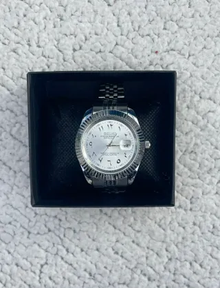 Reloj Seiko MOD de acero con arabic dial blanco