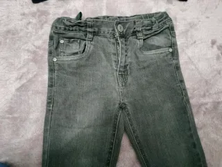 Conjunto niño Kiabi T.7 (Pantalón y Camiseta)