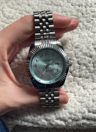 Reloj Seiko MOD de acero con arabic dial azul cian