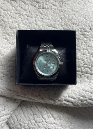 Reloj Seiko MOD de acero con arabic dial azul cian