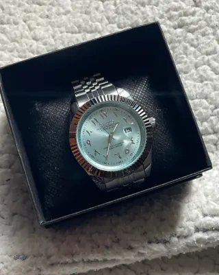 Reloj Seiko MOD de acero con arabic dial azul cian