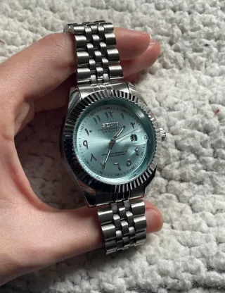 Reloj Seiko MOD de acero con arabic dial azul cian