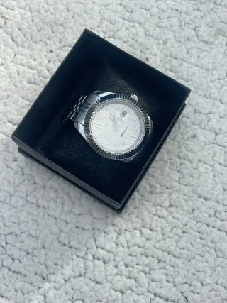 Reloj Seiko MOD de acero con arabic dial blanca