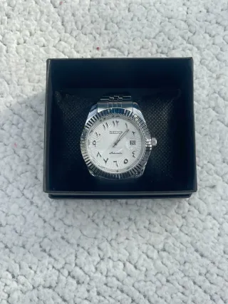 Reloj Seiko MOD de acero con arabic dial blanca