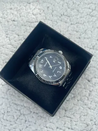 Reloj Seiko MOD de acero con arabic dial negro