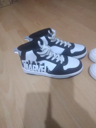 Stivali alti neri e bianchi