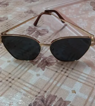 Occhiali da sole donna oro e neri