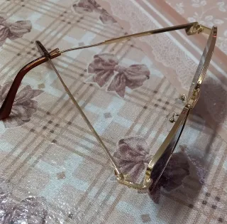 Occhiali da sole donna oro e neri