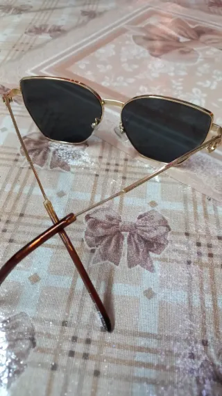 Occhiali da sole donna oro e neri