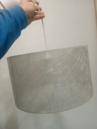 Lámpara de tela plateada