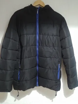 Chaquetón negro talla L . Como nuevo.