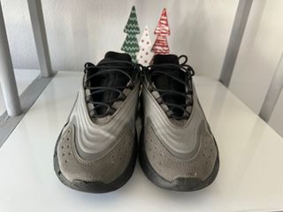 Zapatillas Adidas Ozelia Negras y Grises