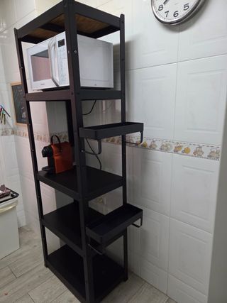 Estantería metálica negra
