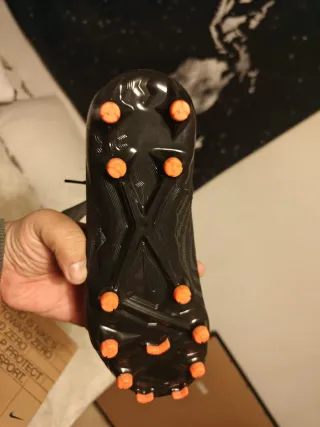 Stivali Nike Phantom Taglia 37,5 Nuovi