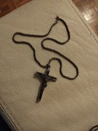 Collar con Crucifijo