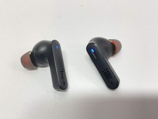 in-ear jbl tune 235nc