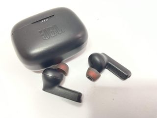 in-ear jbl tune 235nc
