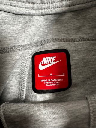 Conjunto Nike Tech Fleece Negro/Gris Talla L