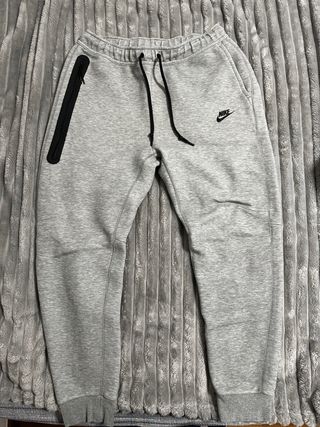 Conjunto Nike Tech Fleece Negro/Gris Talla L