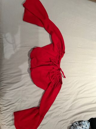 Top crop rojo escote Bardot