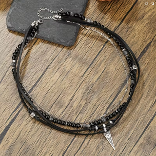 Collar multicapa negro y plata