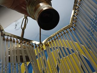 Preciosa lámpara de techo con adornos de cristal , mid century