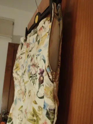 Pantalón vaquero estampado floral