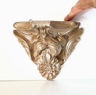 Peanha ou mísula em gesso imitação madeira