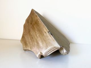 Peanha ou mísula em gesso imitação madeira